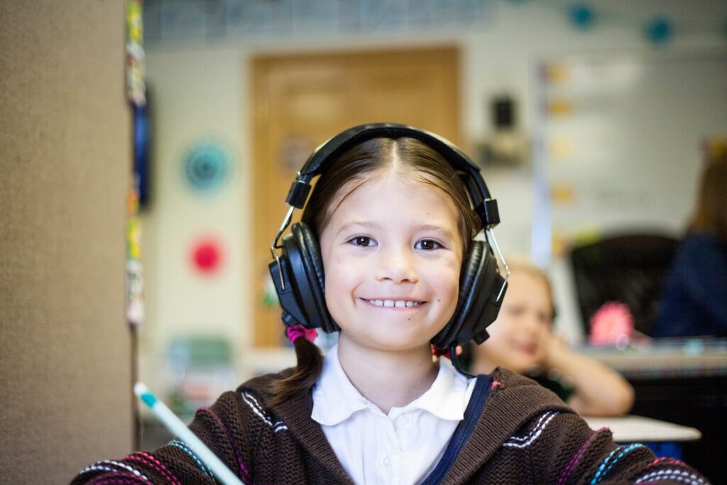 kid learning music